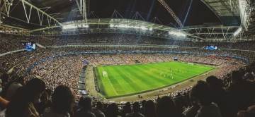 英足总惹众怒了，森林要告英足总：你罚我不罚切尔西，那曼城呢？（配图示意）